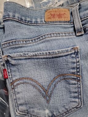 Levi's 524  Women's Light Wash Jeans Size 9